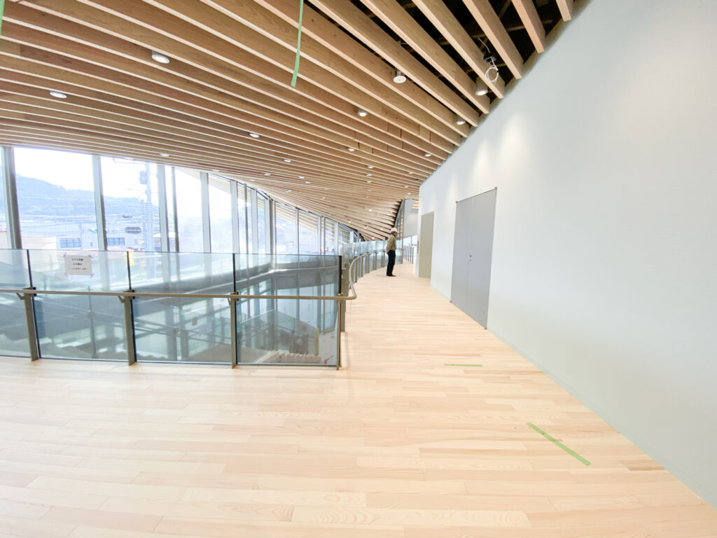 西桂町役場 新築工事（床下地・床仕上げ工事）